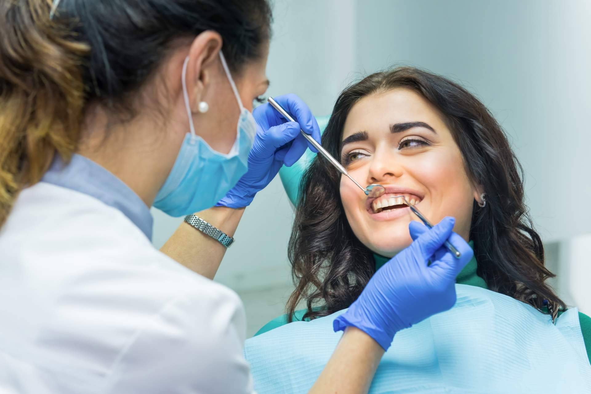 ¿Se puede llevar ortodoncia con implantes?, por Clínica Dental Agudo Rosa