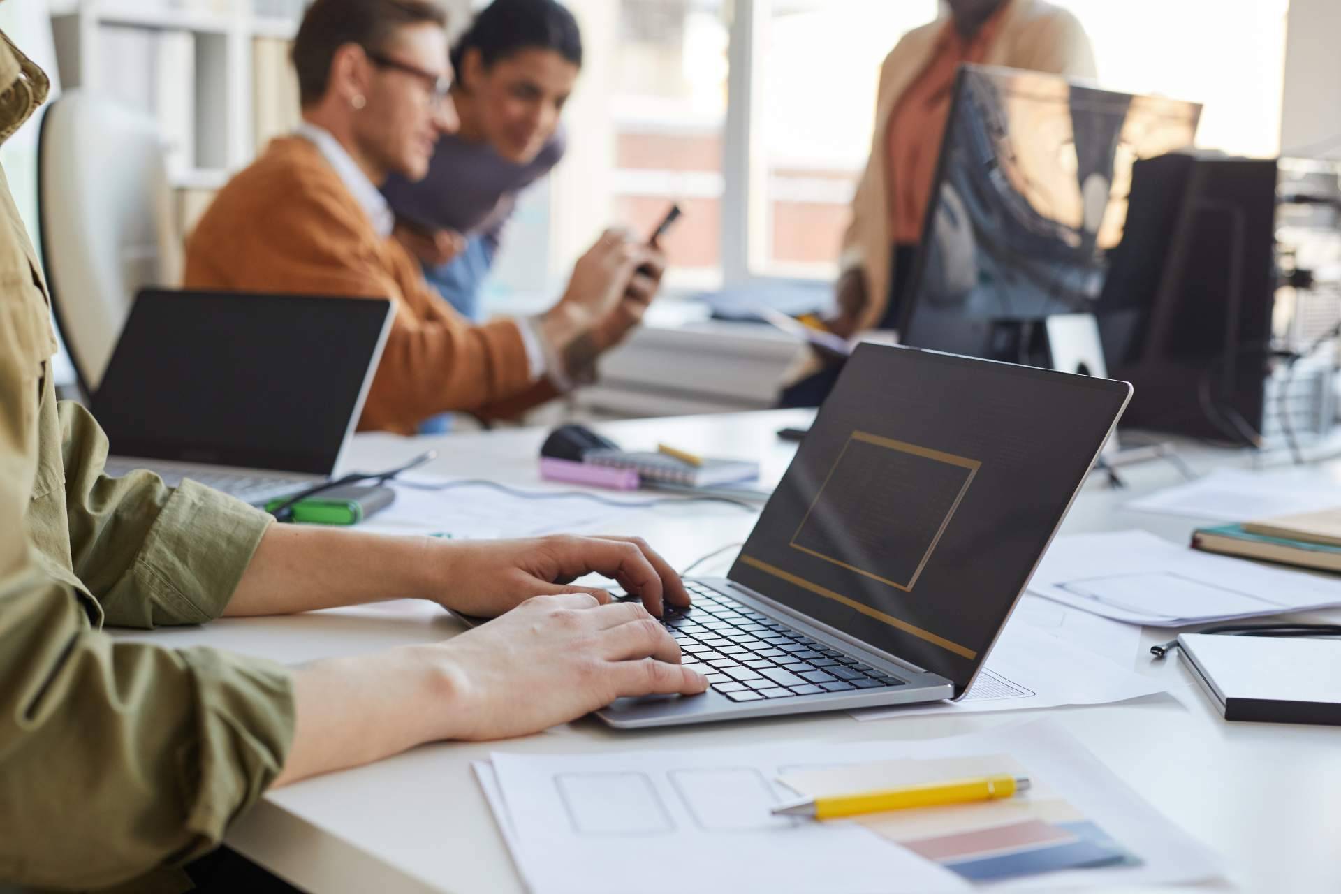 Razones para invertir en posicionamiento web si se tiene un negocio local en Sevilla