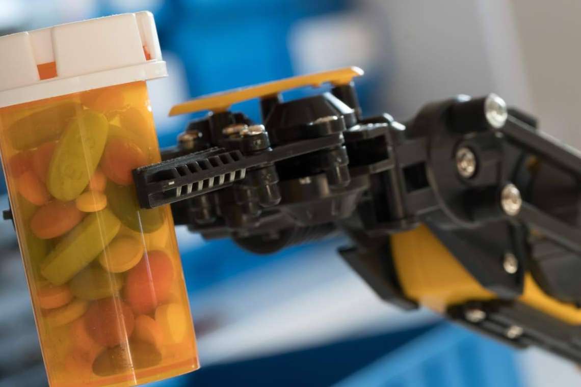 Automatizar una farmacia con robots, ¿cuáles son sus beneficios?, por Grupo Farma10