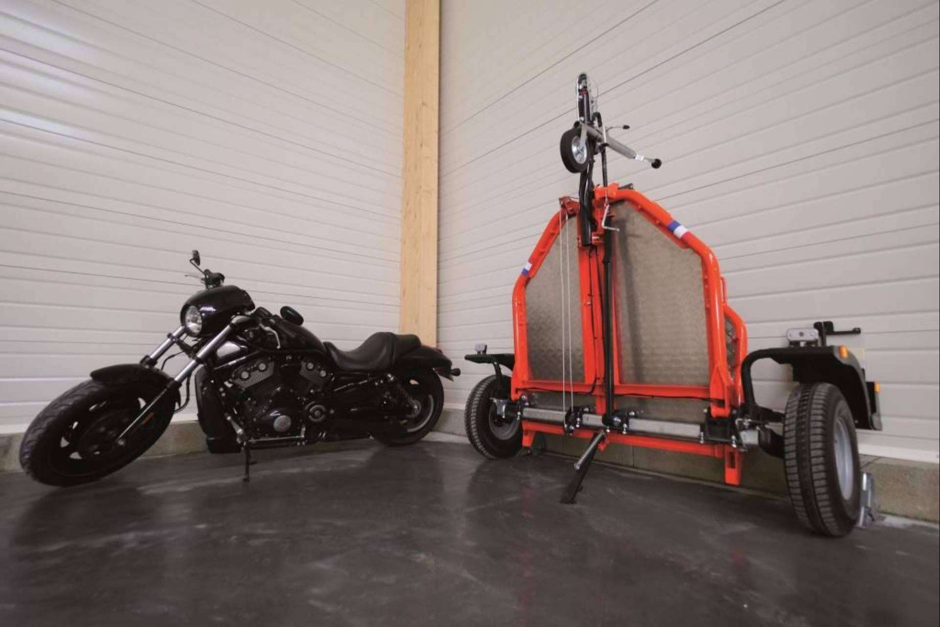 Busco Remolque revoluciona la movilidad con sus remolques de moto abatibles y plegables