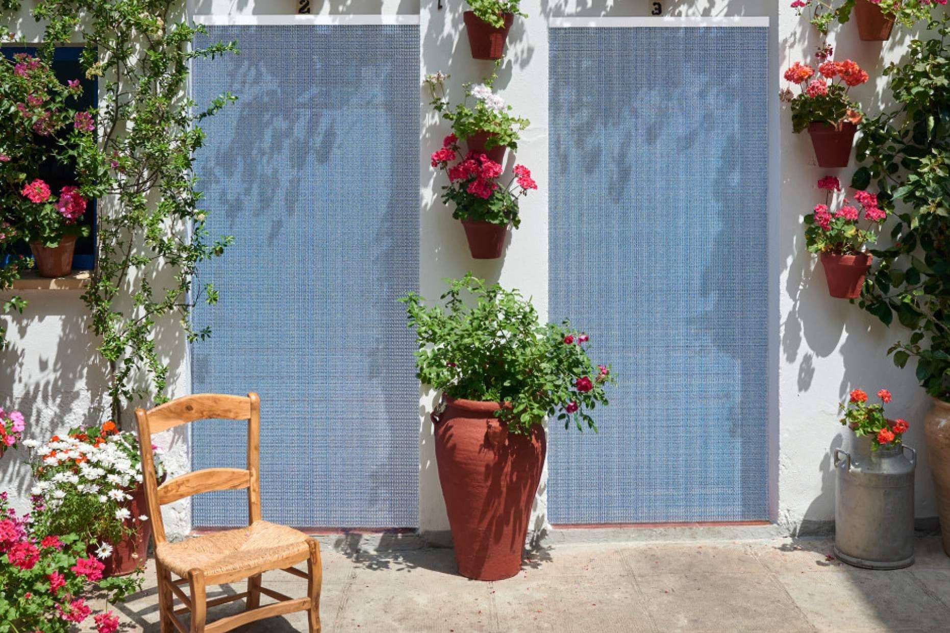 La solución decorativa y económica que ofrece Mosquiteras Baratas para impedir la entrada de insectos, las cortinas antimoscas