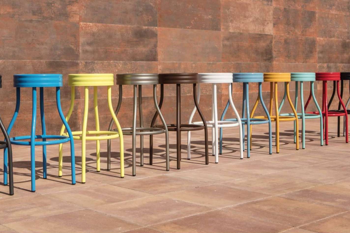 Taburetes de hostelería prácticos, cómodos y de diferentes estilos, con Muebles-Hostelería