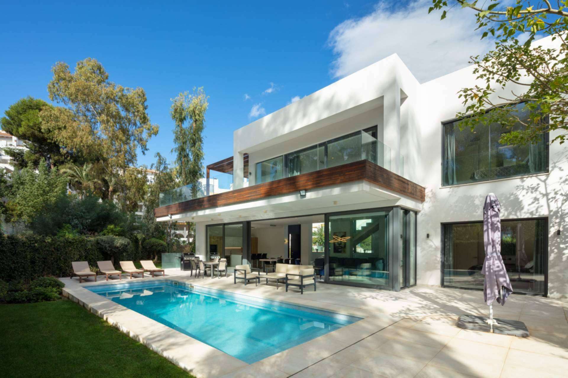 Encontrar una villa de lujo espectacular en Marbella es posible con Zeuthen & Company