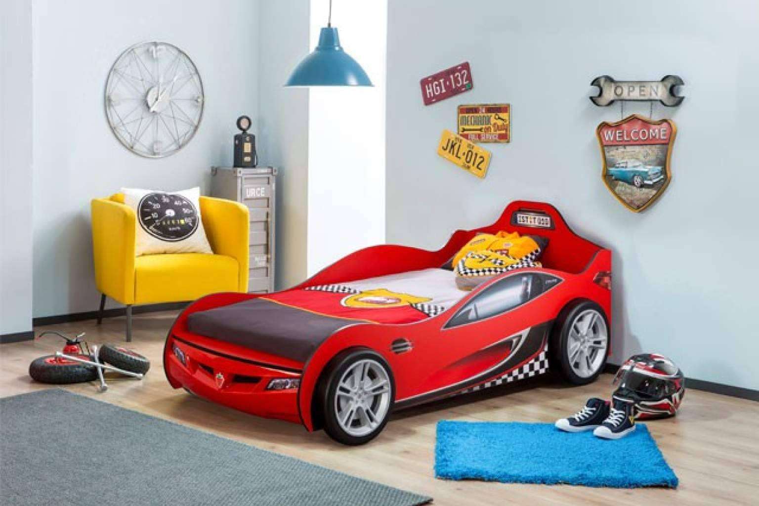 La cama infantil en forma de coche de carreras de Cilek