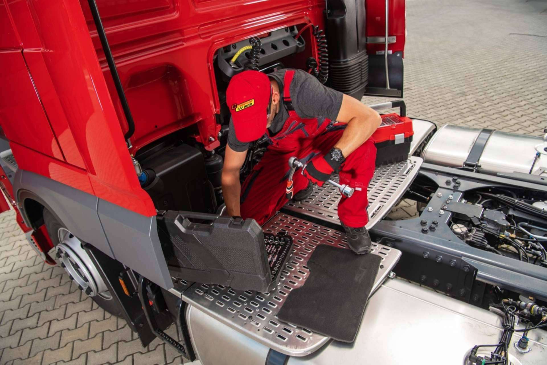Qué hay que saber al cambiar el líquido refrigerante, según Confortauto