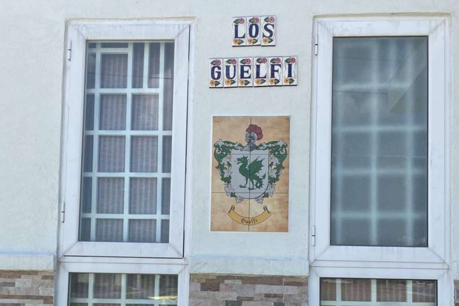 Tienda Heráldica y sus azulejos con escudos heráldicos