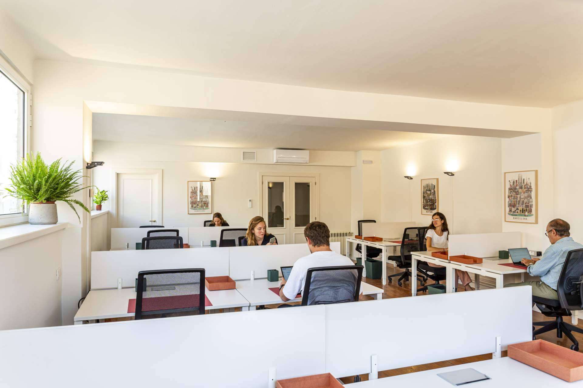 Amplios espacios coworking en Barcelona con La Guarida Creativa
