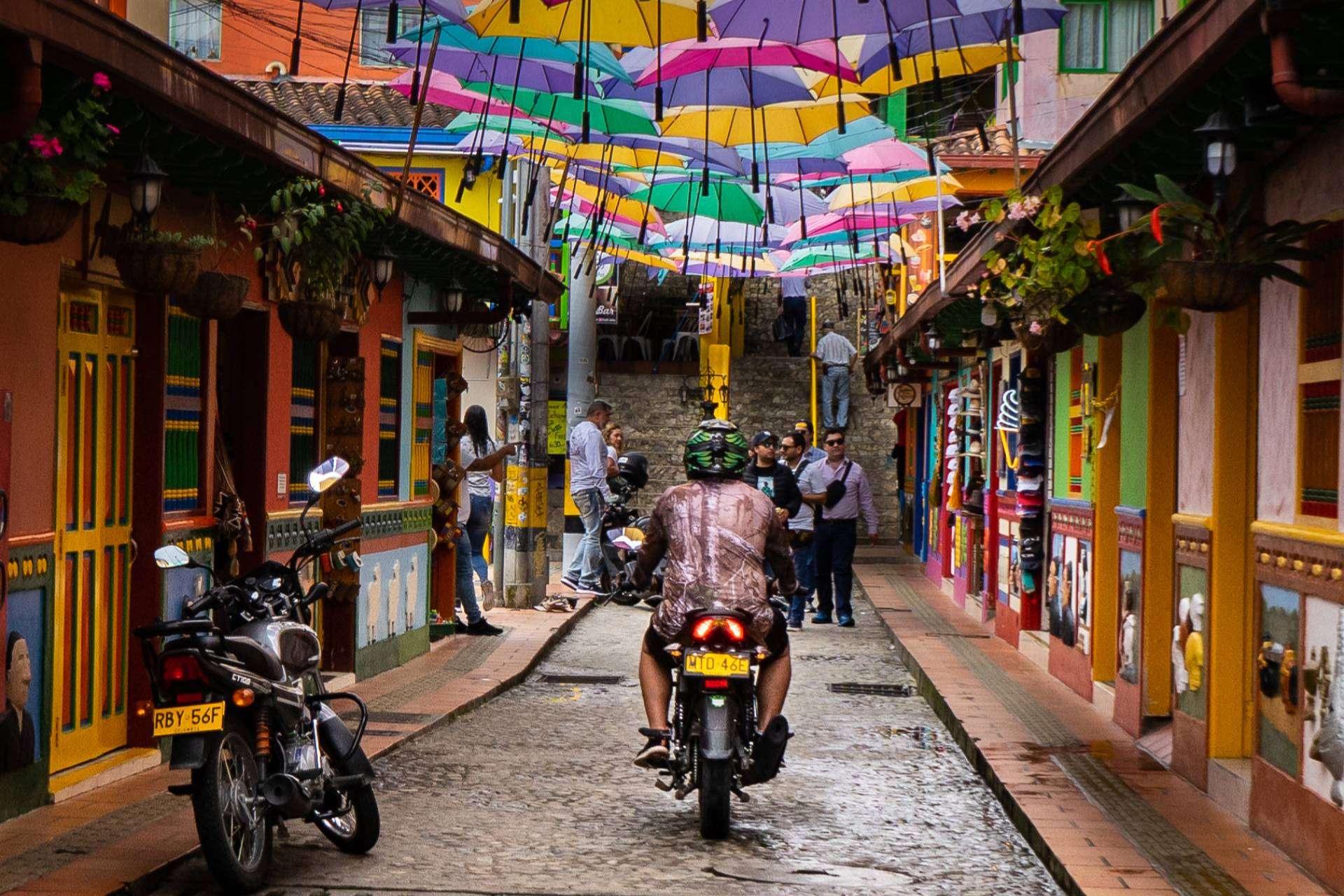 Viajes en moto para presenciar la belleza natural de Colombia, con Motorbeach Viajes