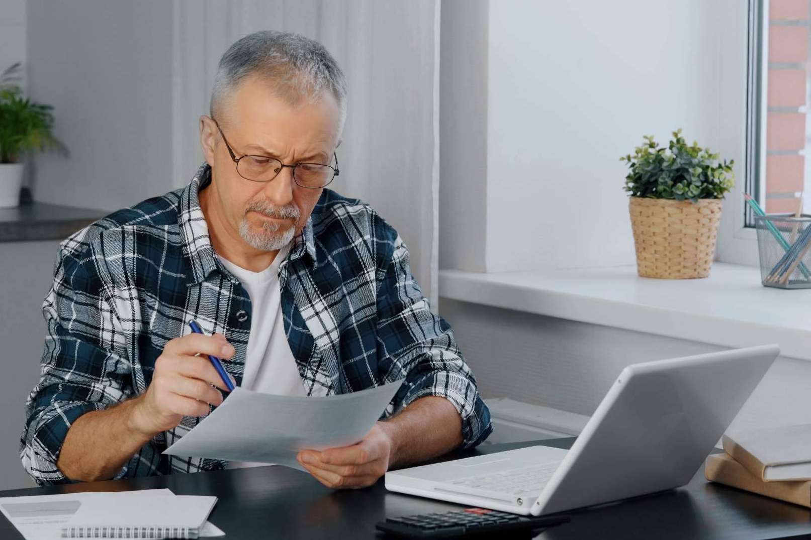 Iván González ofrece servicios para preparar un plan financiero para la jubilación
