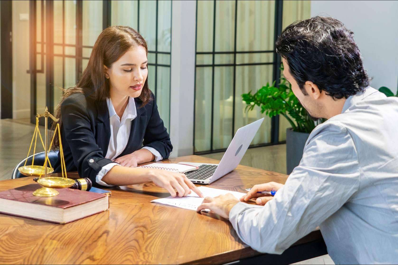 Realizar reclamaciones bancarias online con la ayuda de Asesority, abogados especializados