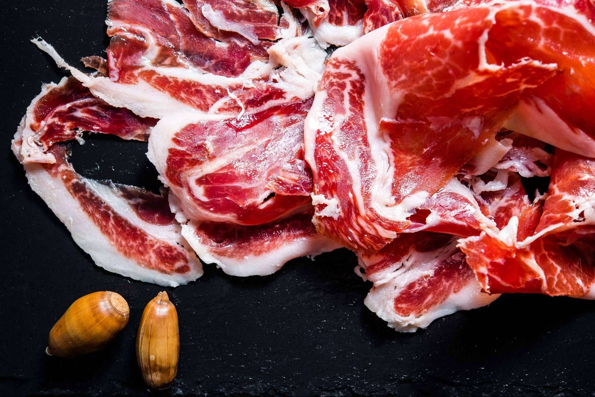 Jamón & Pico ofrece las claves para escoger los jamoneros y cuchillos ideales