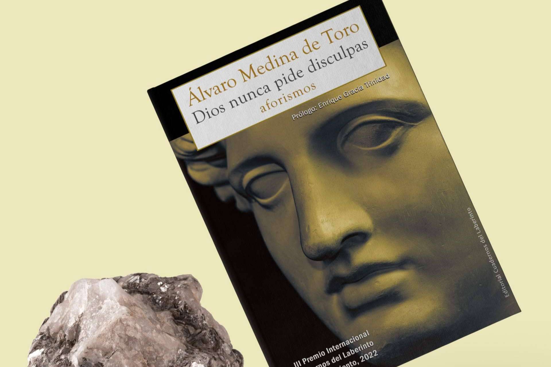 Los aforismos de Álvaro Medina de Toro. Pensamiento y literatura se dan la mano en su nuevo libro 'Dios nunca pide disculpas'