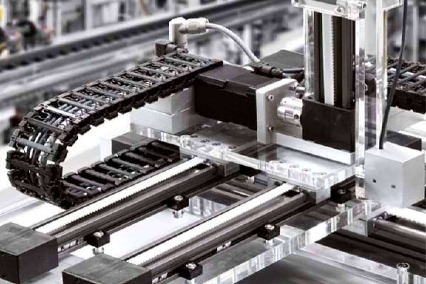 La sencilla programación y configuración de los robots cartesianos de igus
