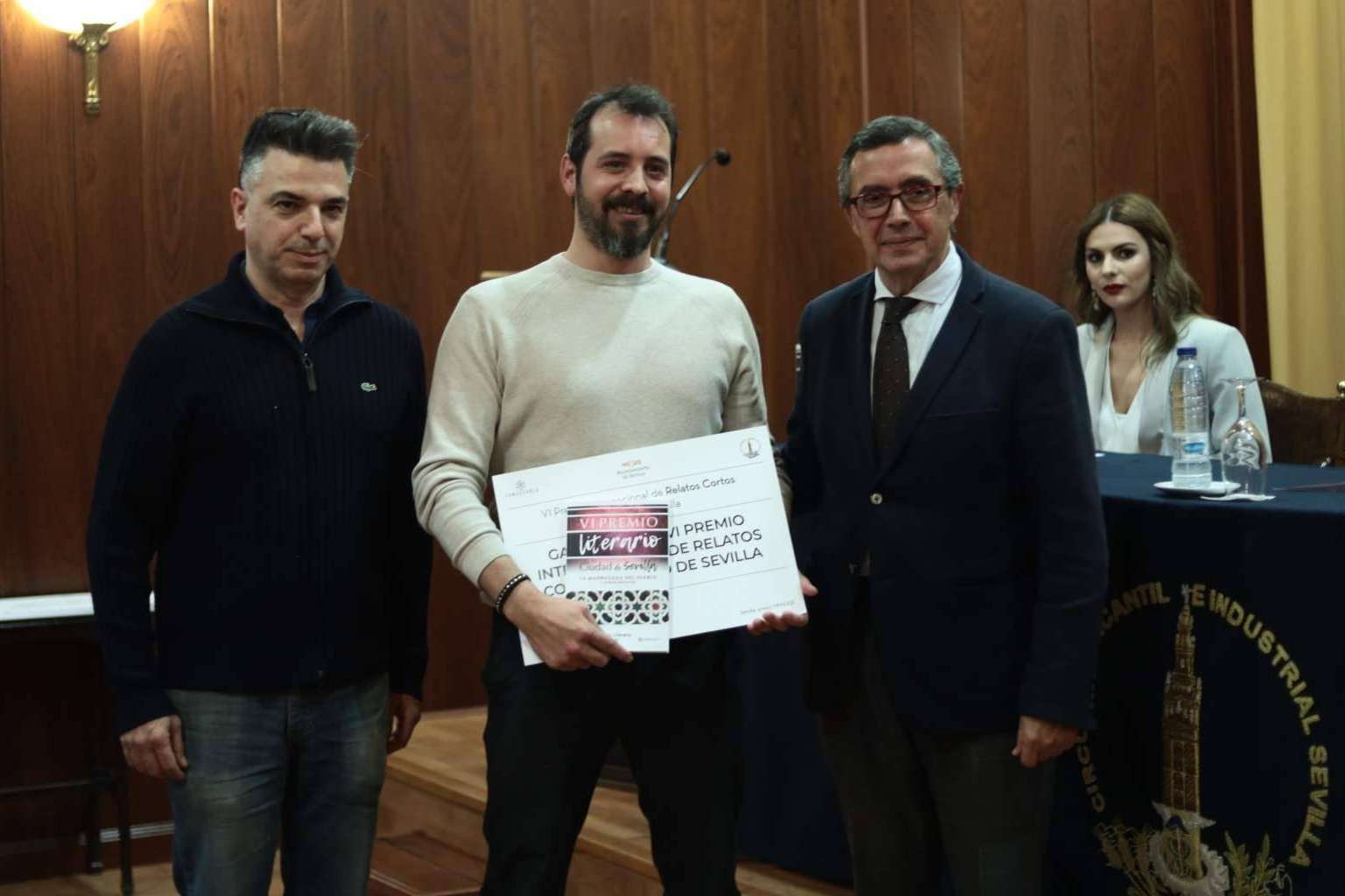 Sebastián Lozano García, autor de Caligrama, gana el Premio Ciudad de Sevilla con 'La madrugada del diablo'