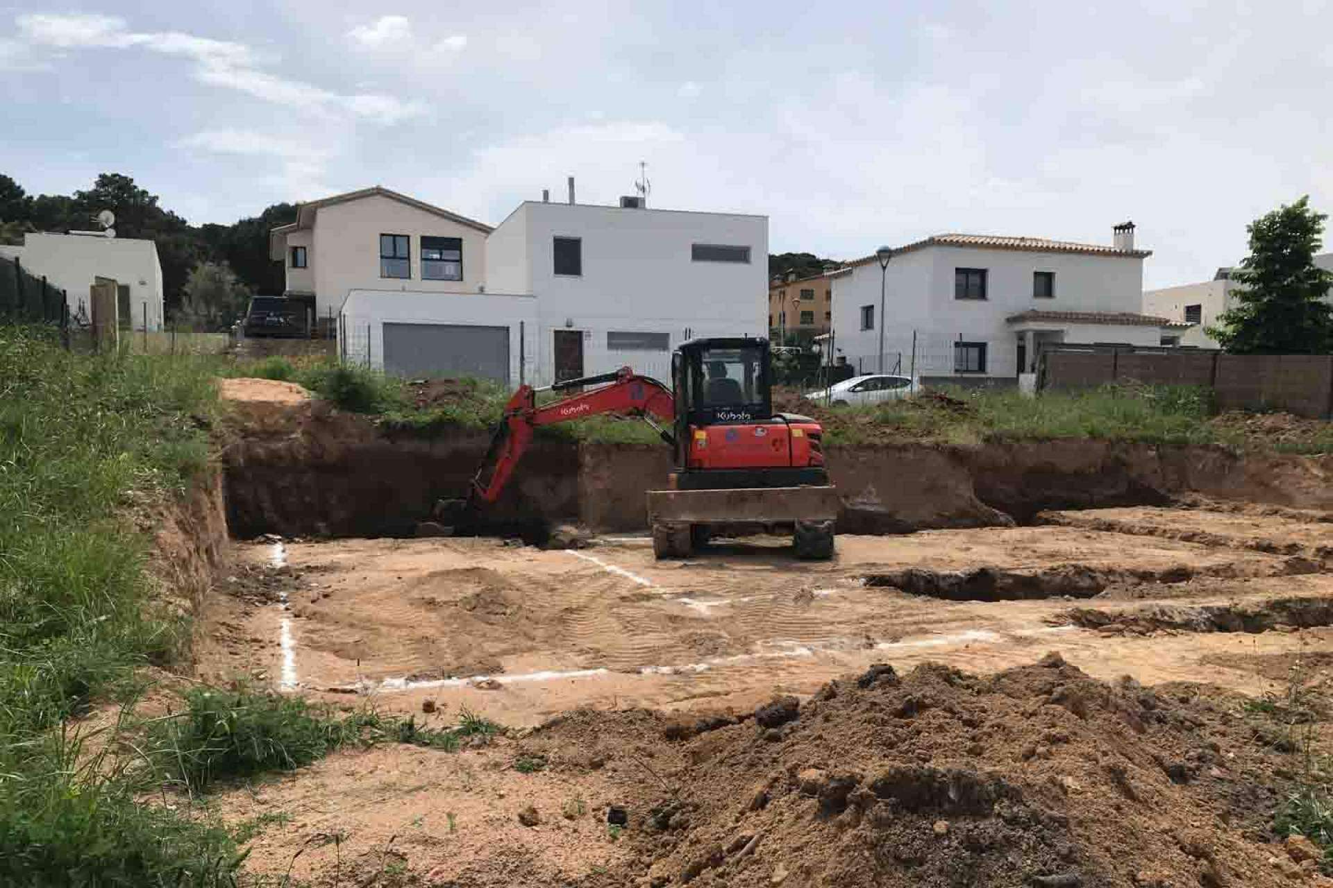 Containers Morales enumera las claves de los movimientos de tierra en Girona dentro de una obra