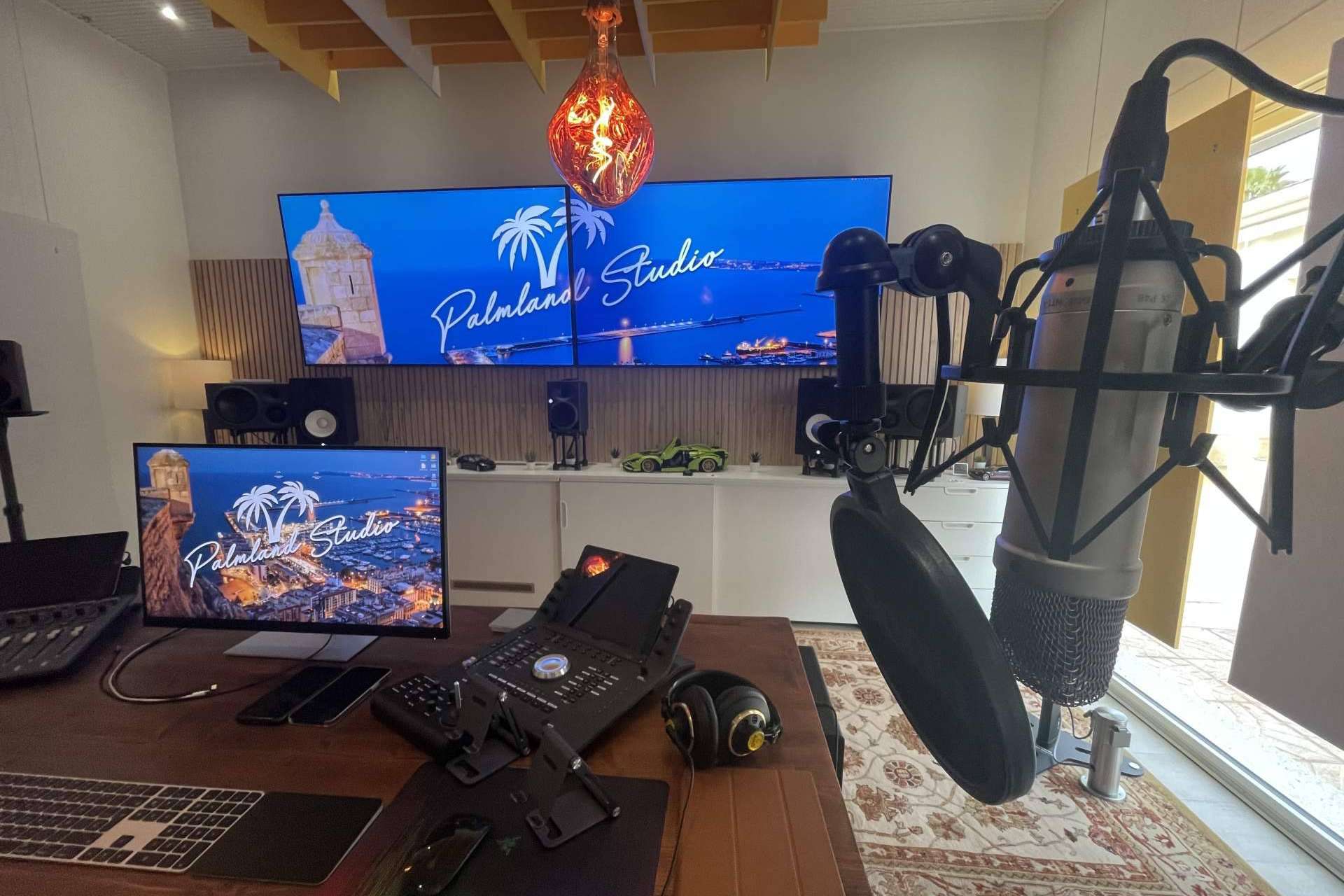 Experiencia de sonido tridimensional en el estudio de producción musical Dolby Atmos de Palmland Studio