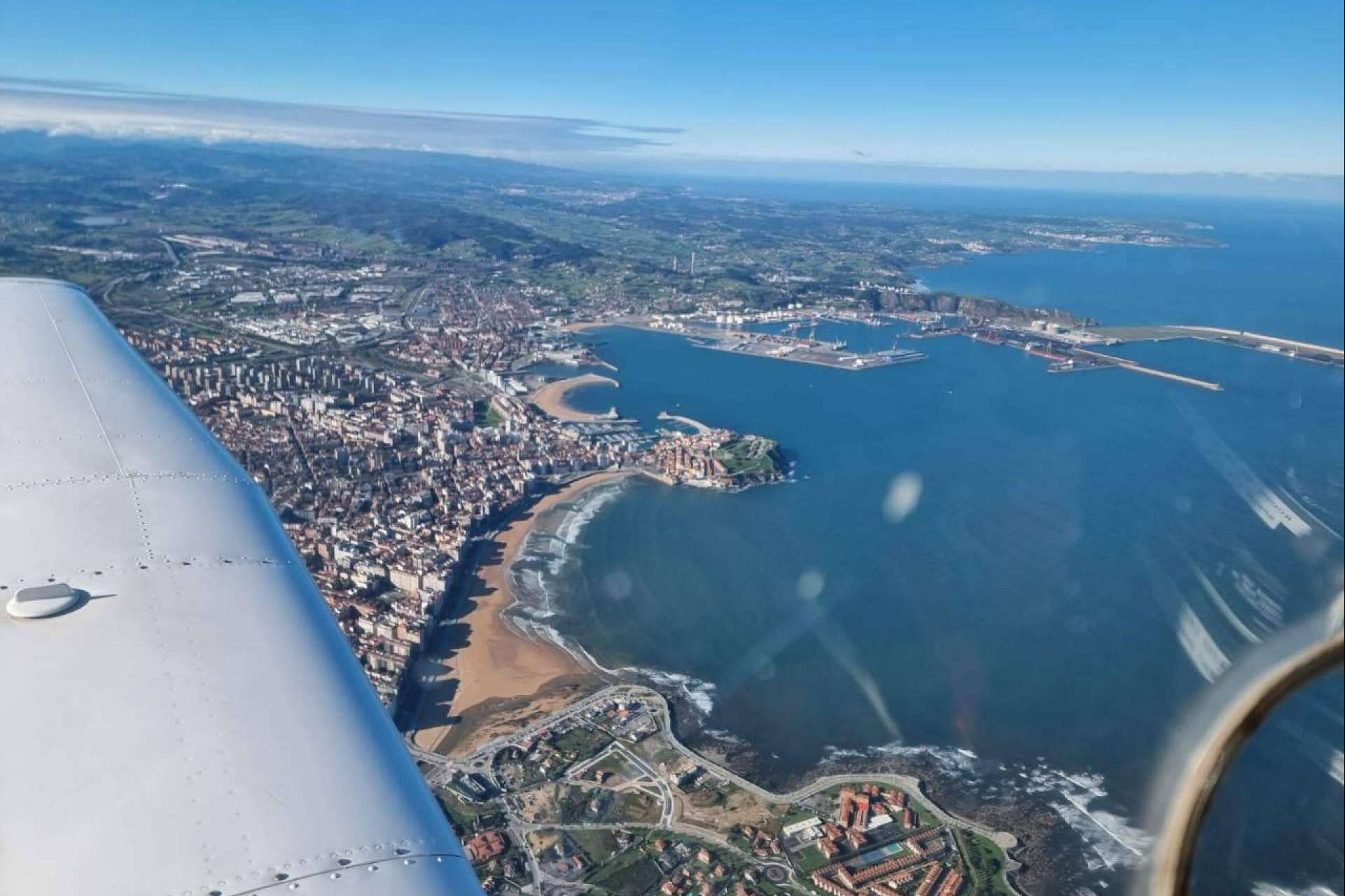 Volar en ultraligero, una forma de descubrir las bellezas de Asturias
