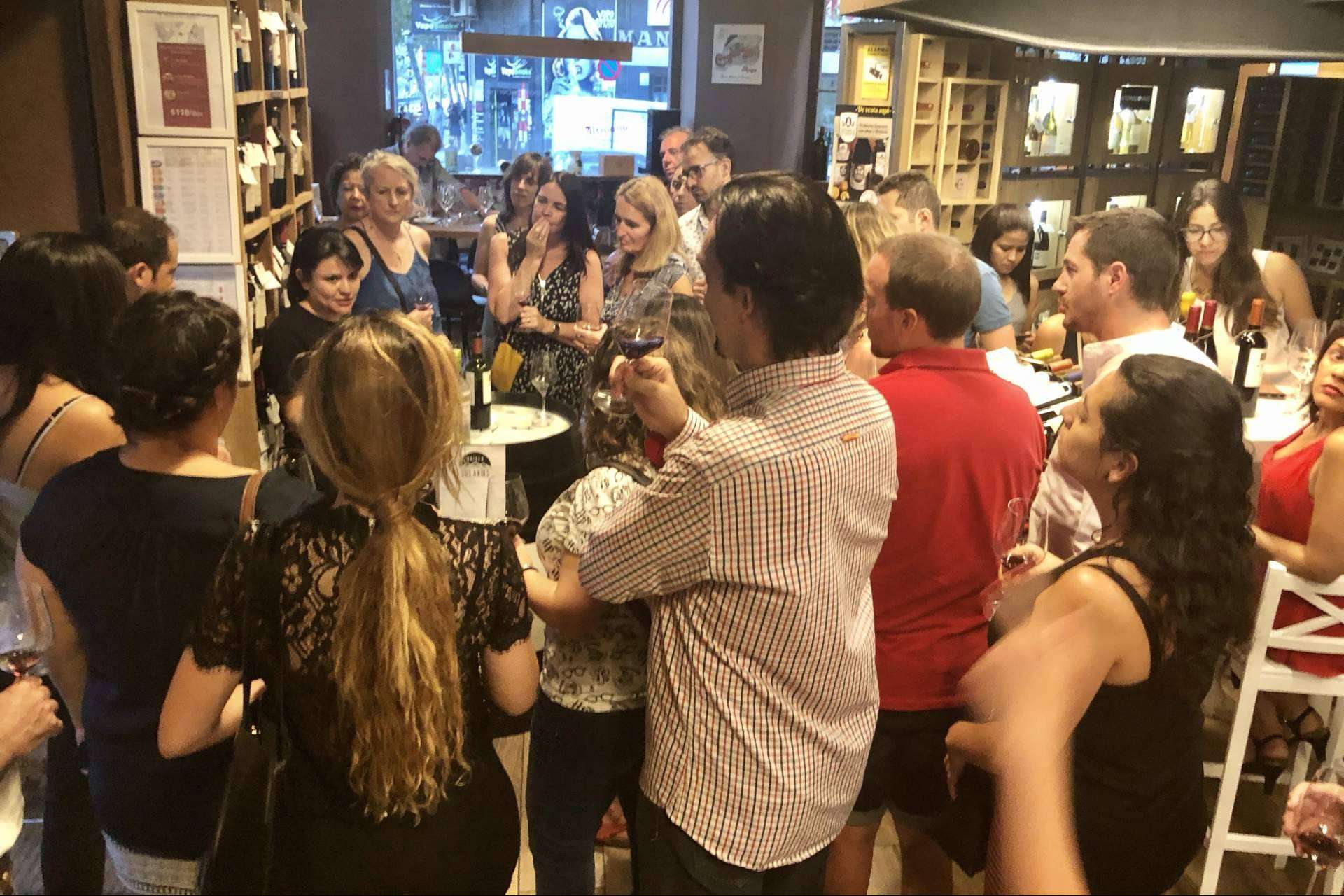 El servicio experiencial con las catas de vino, cervezas y destilados de Vinopremier