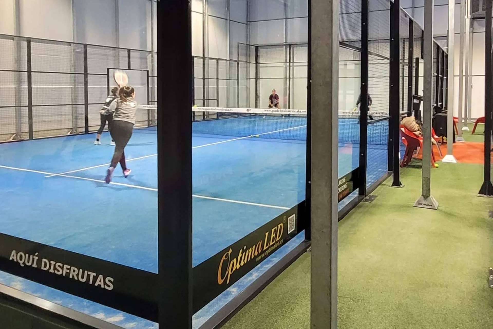 Padel Indoor Alcalá se decanta por los proyectores ProTour Asimétricos de Óptima LED