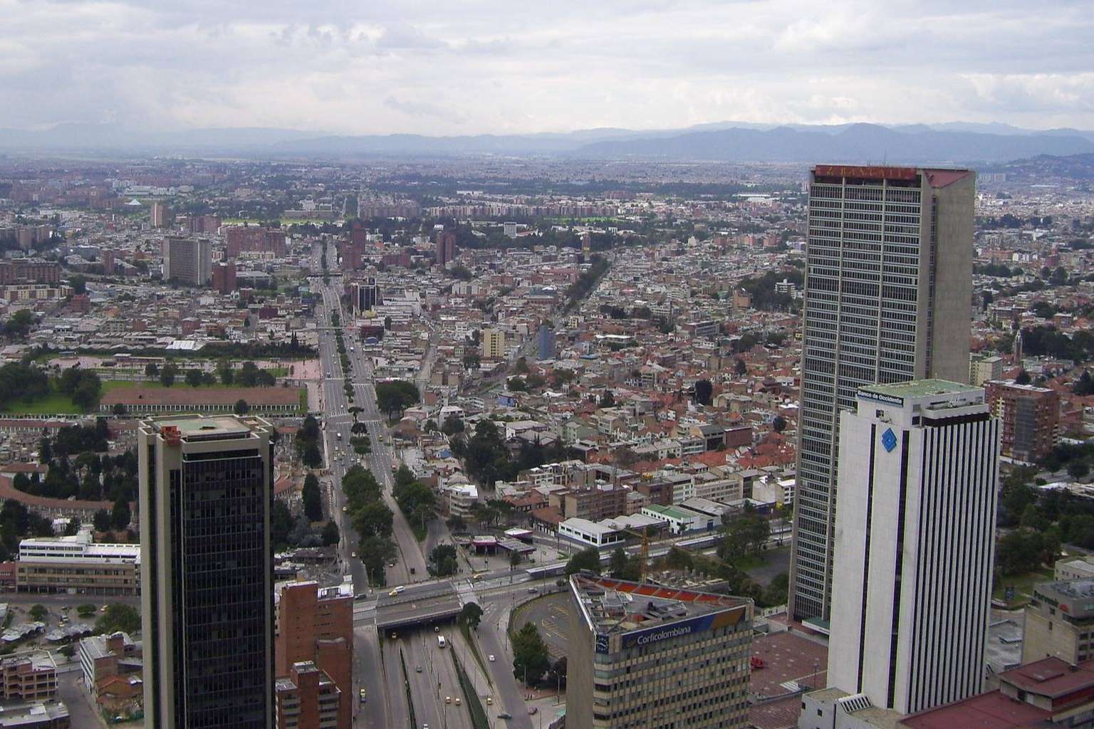 Explorar los tesoros naturales y culturales de Colombia con Transfers & Tours