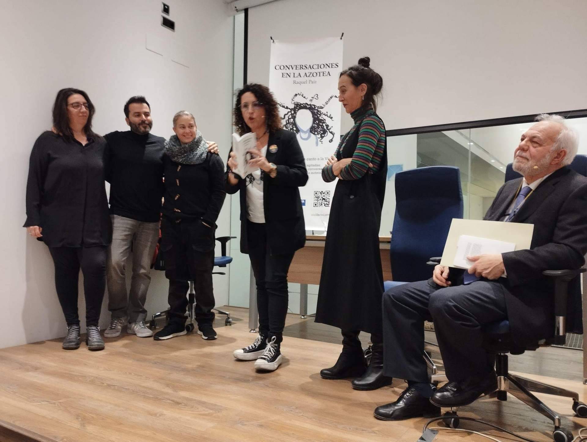 'Conversaciones en la azotea', el poemario Raquel Paiz donde muestra su mundo interior y emocional