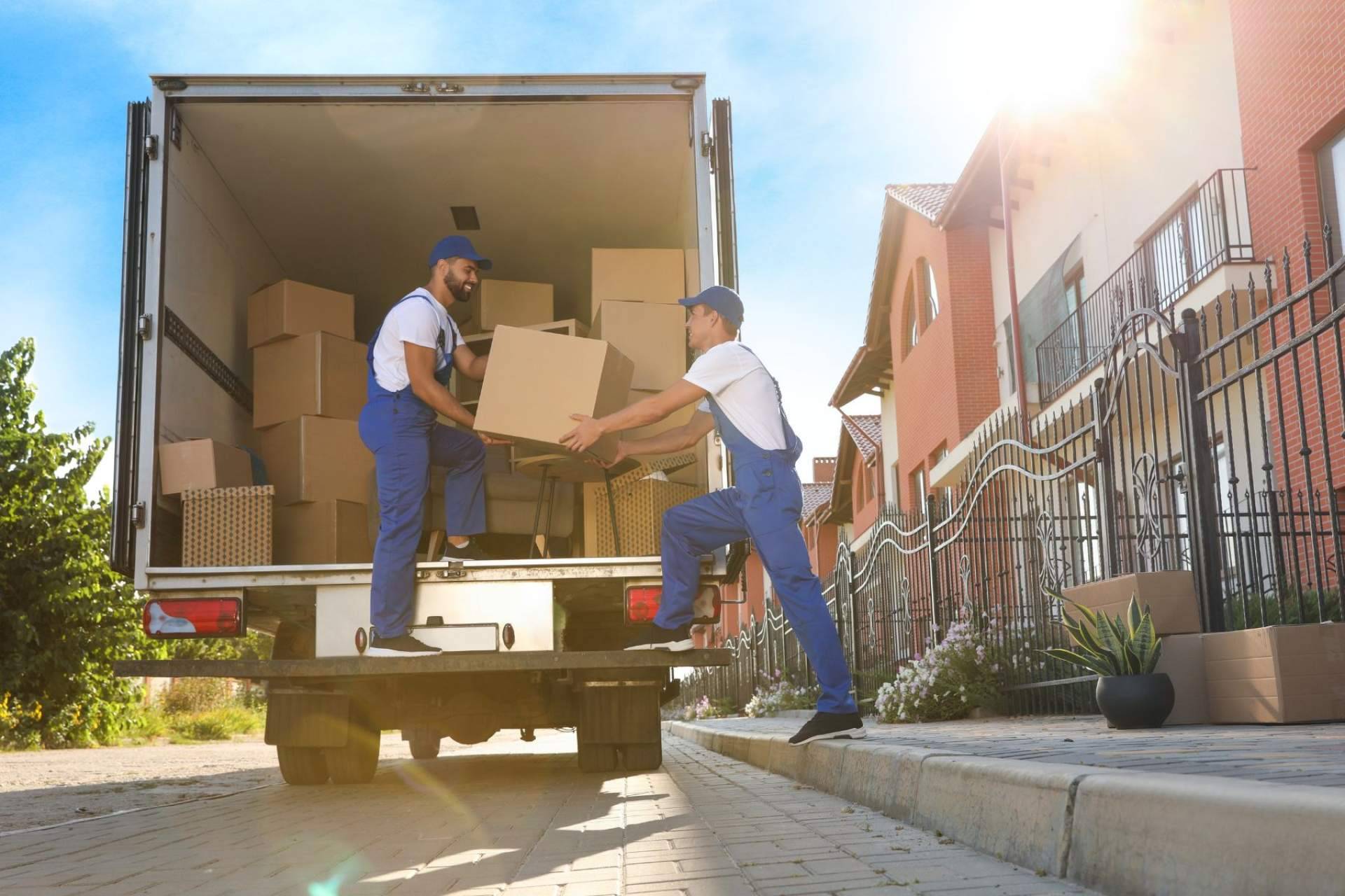 Guardamuebles, la solución de la empresa de mudanzas RJB Moving al problema de falta de espacio en casa