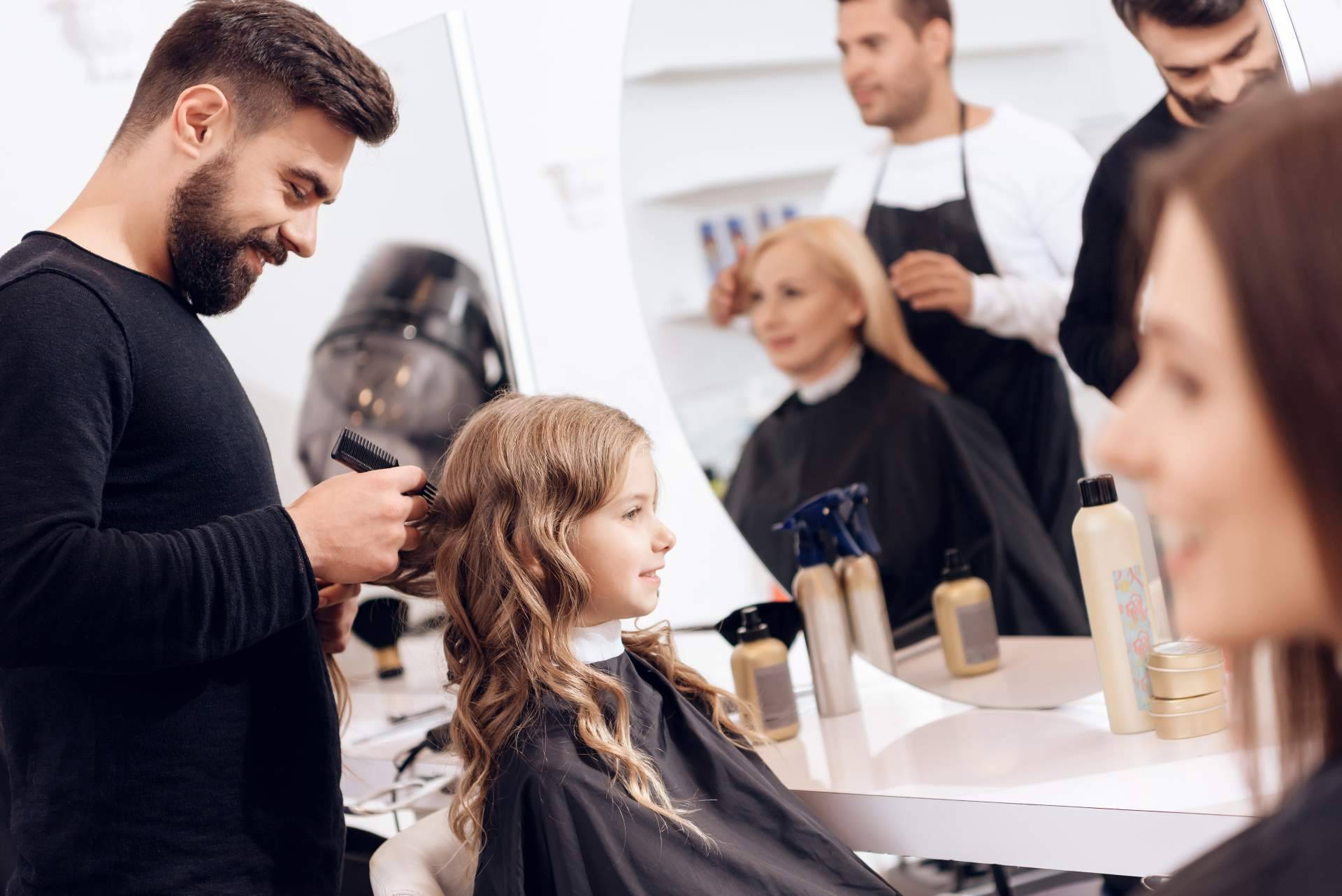 Un espacio ideal para que niñas y niños reciban un corte de pelo en A Coruña, la Pelu Kids