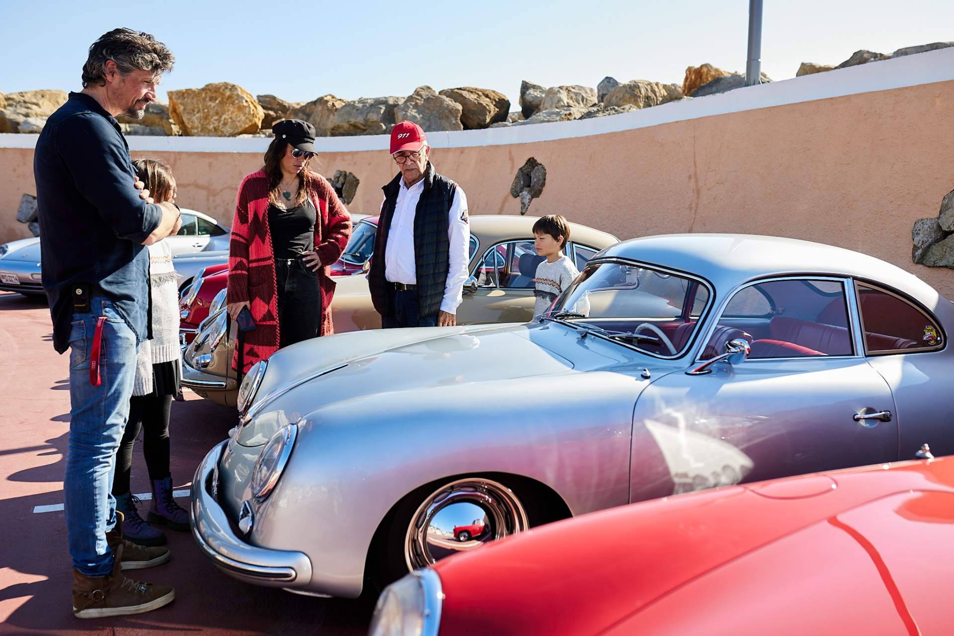 Participan más de 30 coches clásicos en la ruta Porsche Girona
