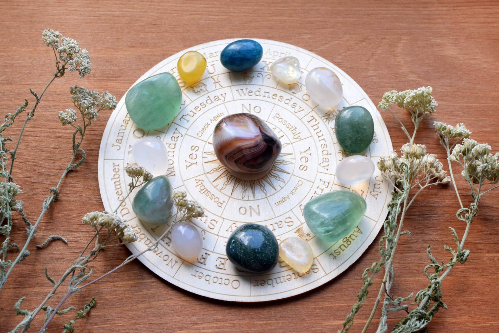 Piedras naturales para cada horóscopo, disponibles en Tierra de Gemas