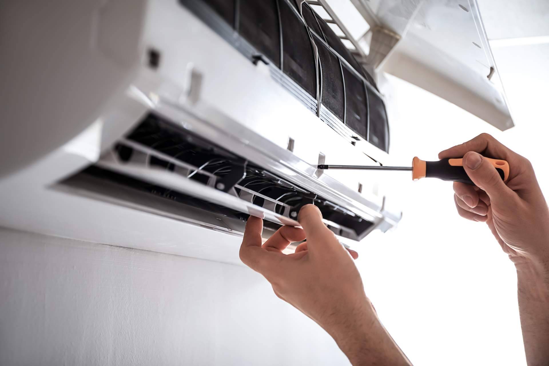 Servicios Residenciales revisa y repara aires acondicionados