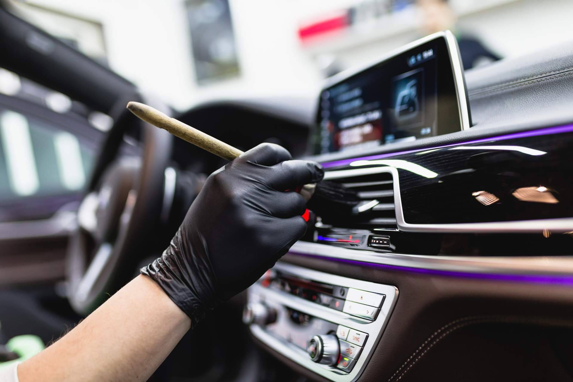Servicios Residenciales y su servicio de limpieza interior coche
