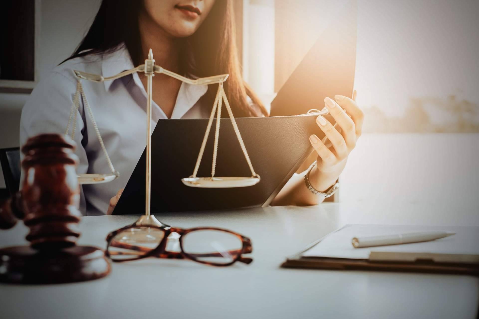 Especialistas en la defensa de abogados ante las Comisiones de Disciplina Judicial y Comisión Nacional de Disciplina Judicial en Colombia, con los abogados expertos en Derecho Disciplinario de ROBLEDO VARGAS ABOGADOS