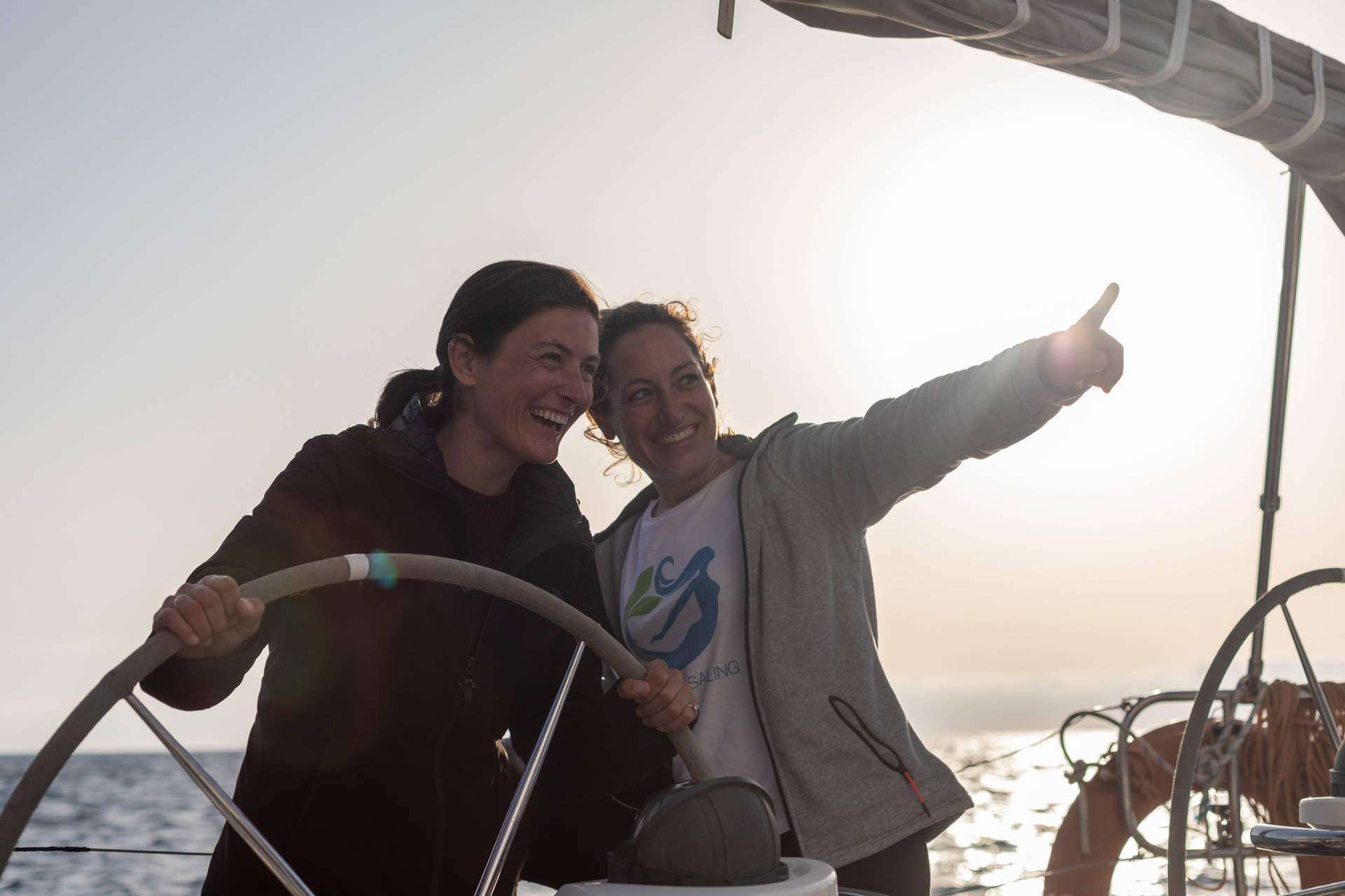 ¿Qué se necesita para navegar a vela un barco moderno? Alamar Sailing