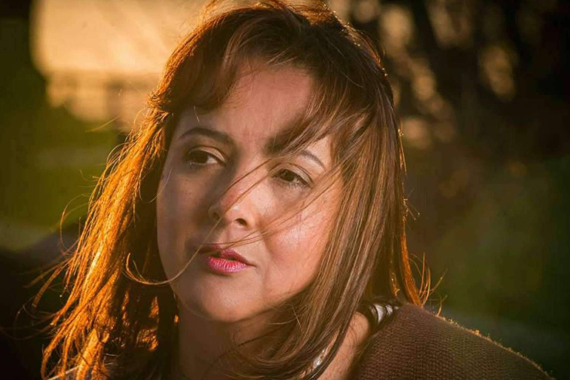 Explorando la oscura realidad del narcotráfico en Colombia. Una mirada cruda y reveladora a través de la novela de Análida Ospina, 'Cuando no tomaba Prozac, la noche de las velitas'