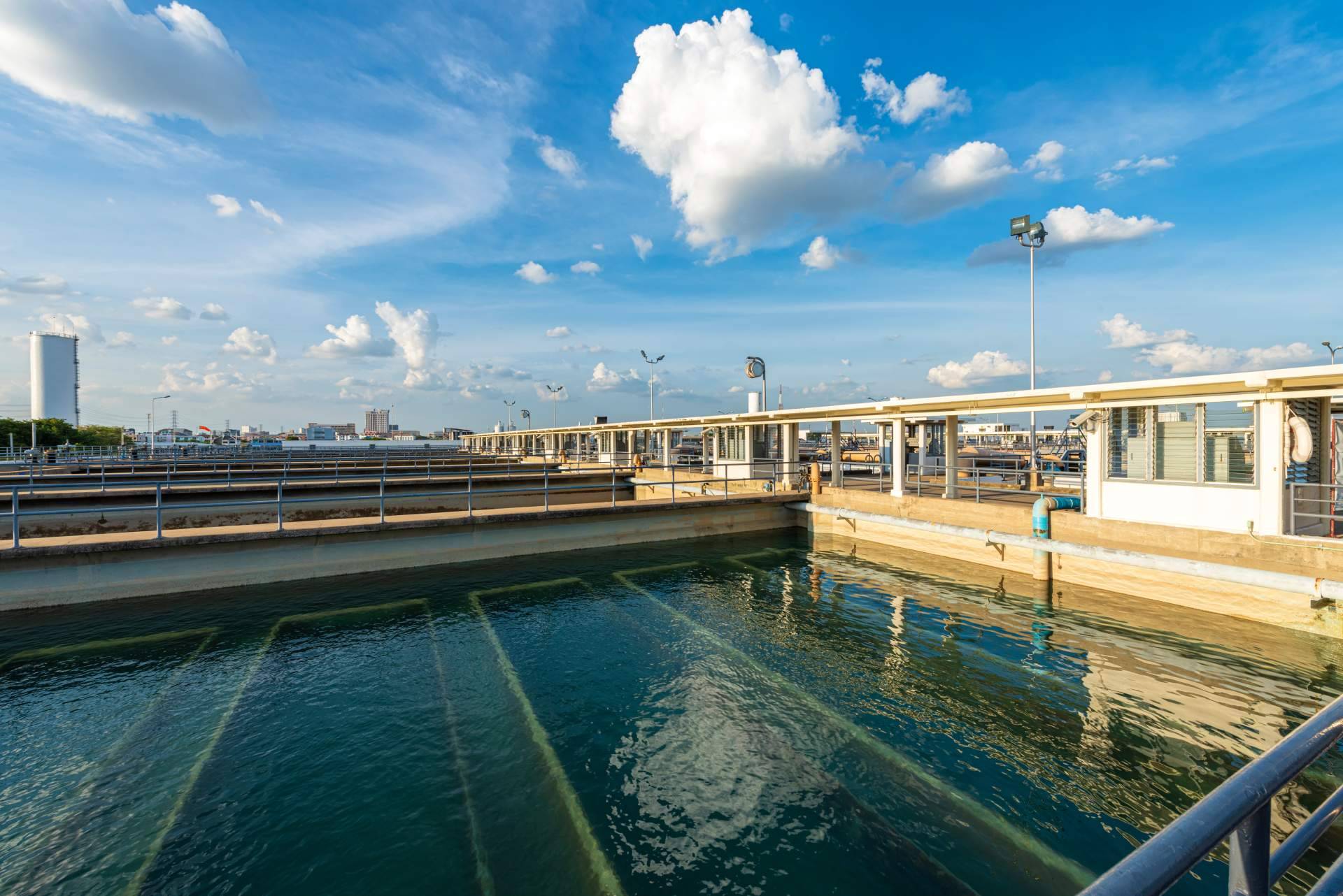 ¿Cuánto cloro por litro de agua se debe usar para desinfectar?