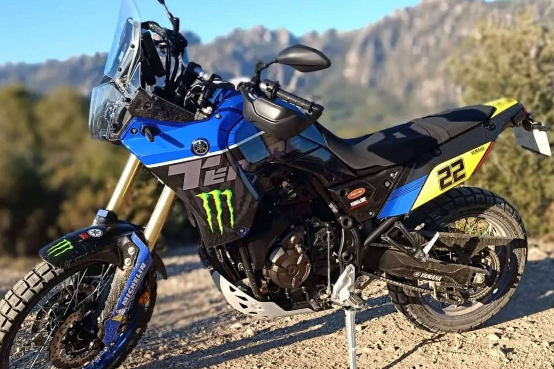 Personalización de pegatinas para motos, con ADHESIVOSEMBARRADOS