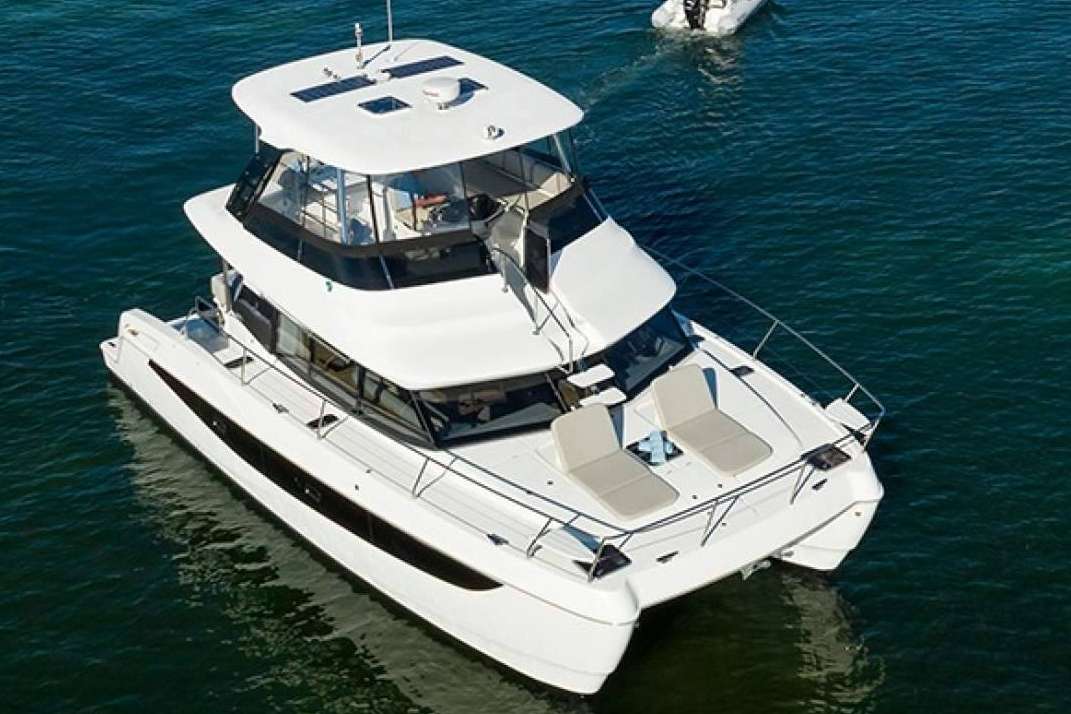 Nautic Service cuenta con catamaranes a motor Aquila