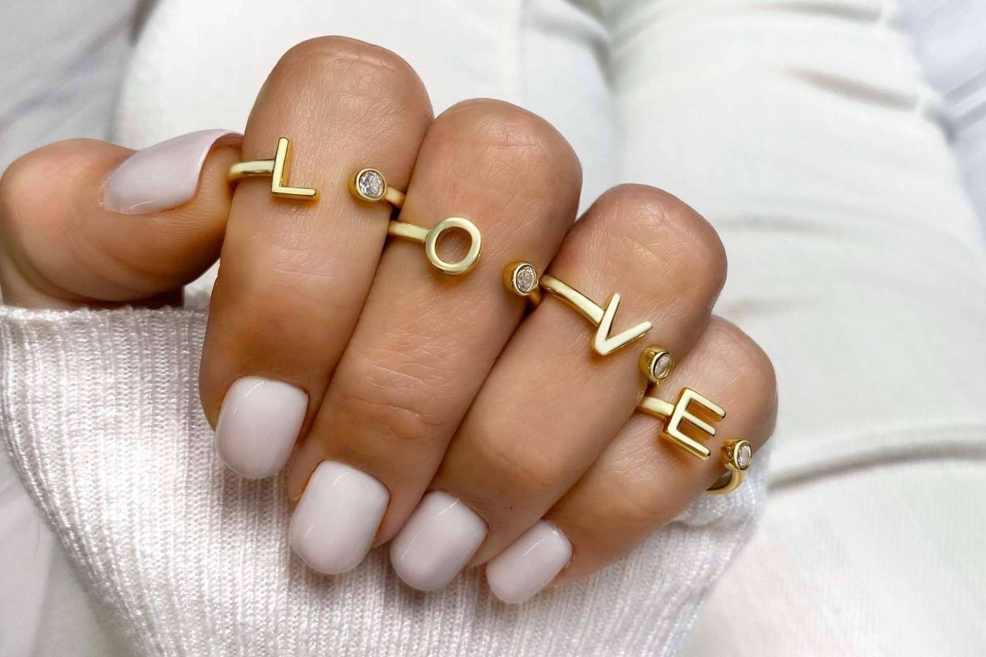 Anillos bañados en oro, en el catálogo de Le Petite Marie