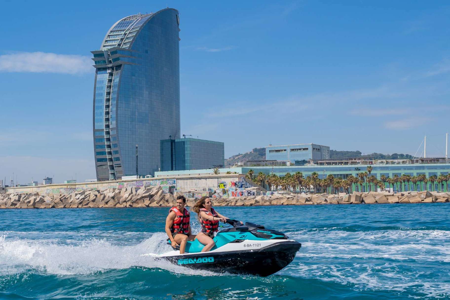 JetScoot se convierte en una de las empresas líderes de alquiler de motos acuáticas en Barcelona