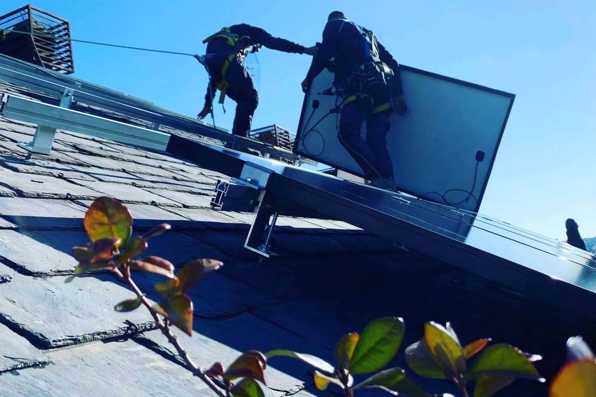 ¿Cómo ahorrar en la factura de la luz con la instalación de paneles solares?