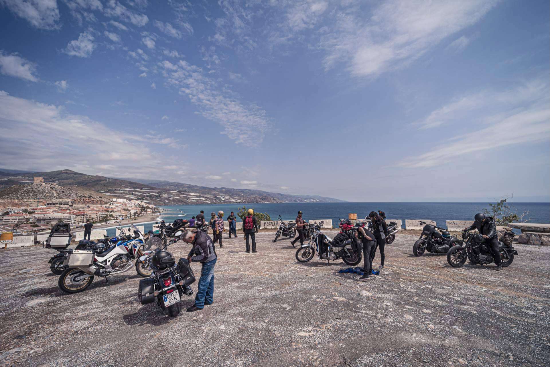 Las ventajas y diferencias de realizar rutas en moto, con Motorbeach Adventures