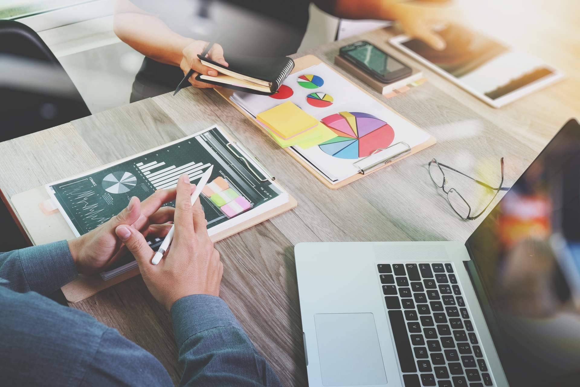 Elaboración de proyectos para el posicionamiento de marca, procesos de reclutamiento de empleo y marketing digital, entre otros servicios, con Brokers Maule