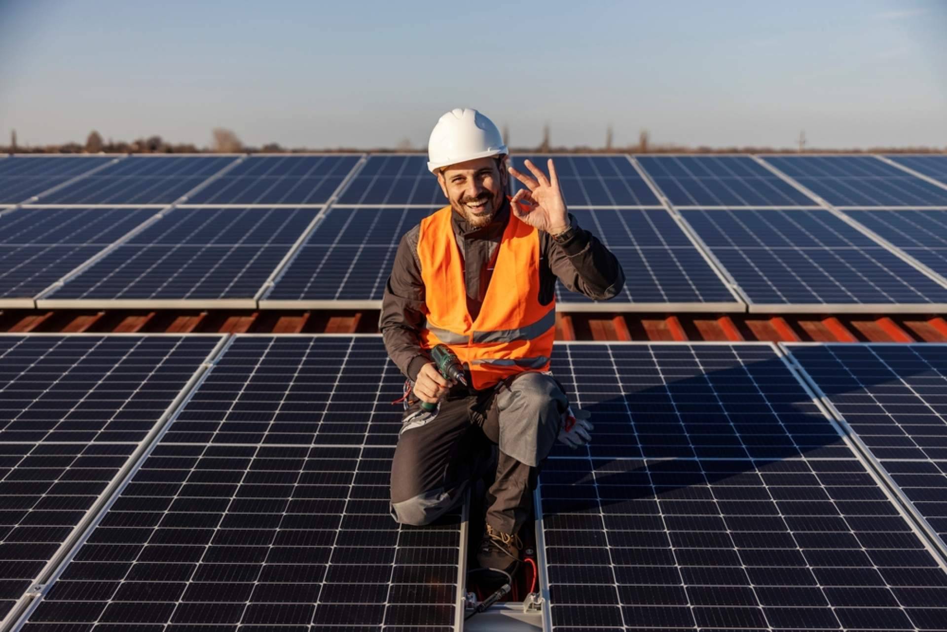 Cuánto se ahorra instalando placas solares en el hogar, por AmagiSolar