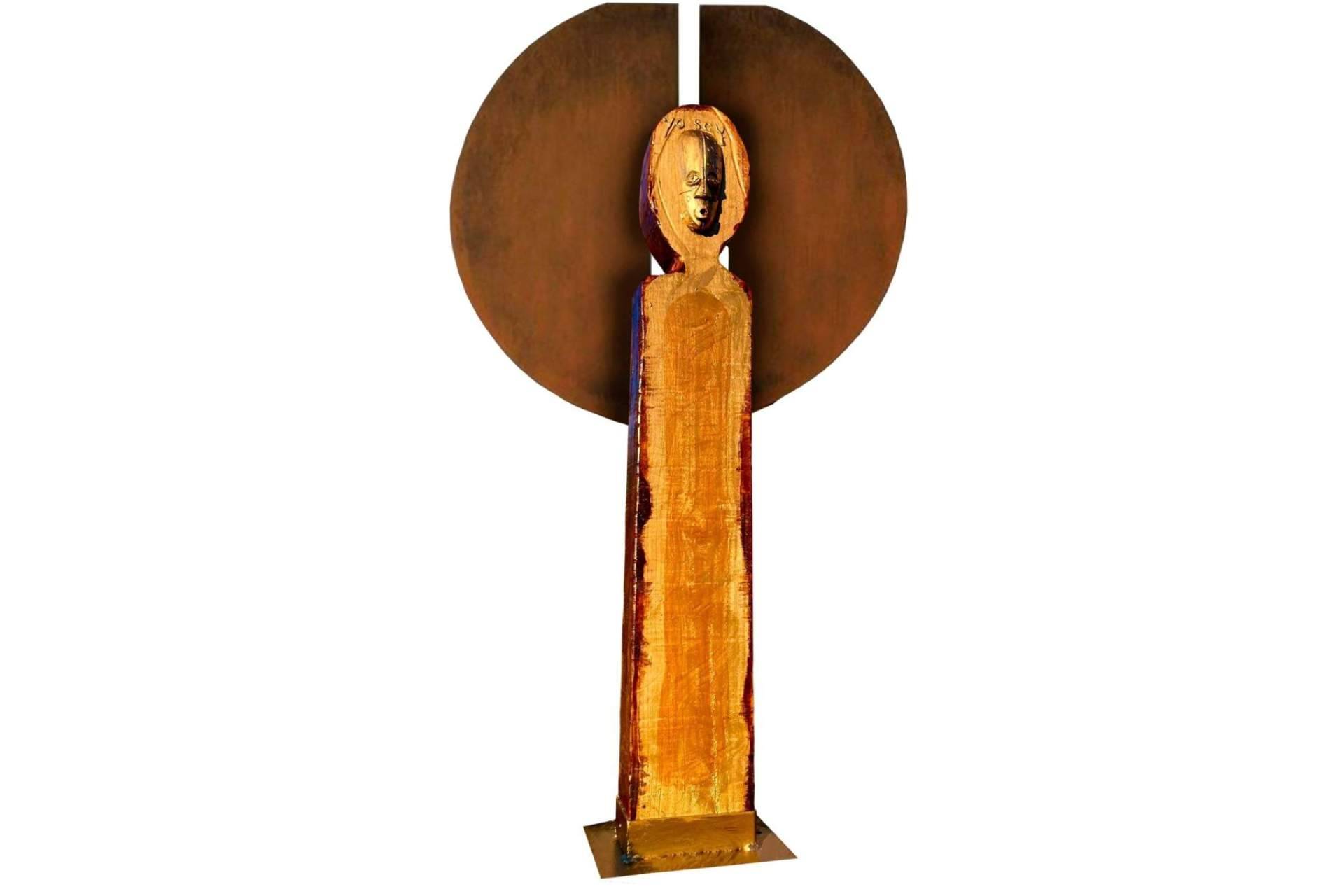 ¿Qué hay detrás de la escultura totémica de Pilar Almagro?