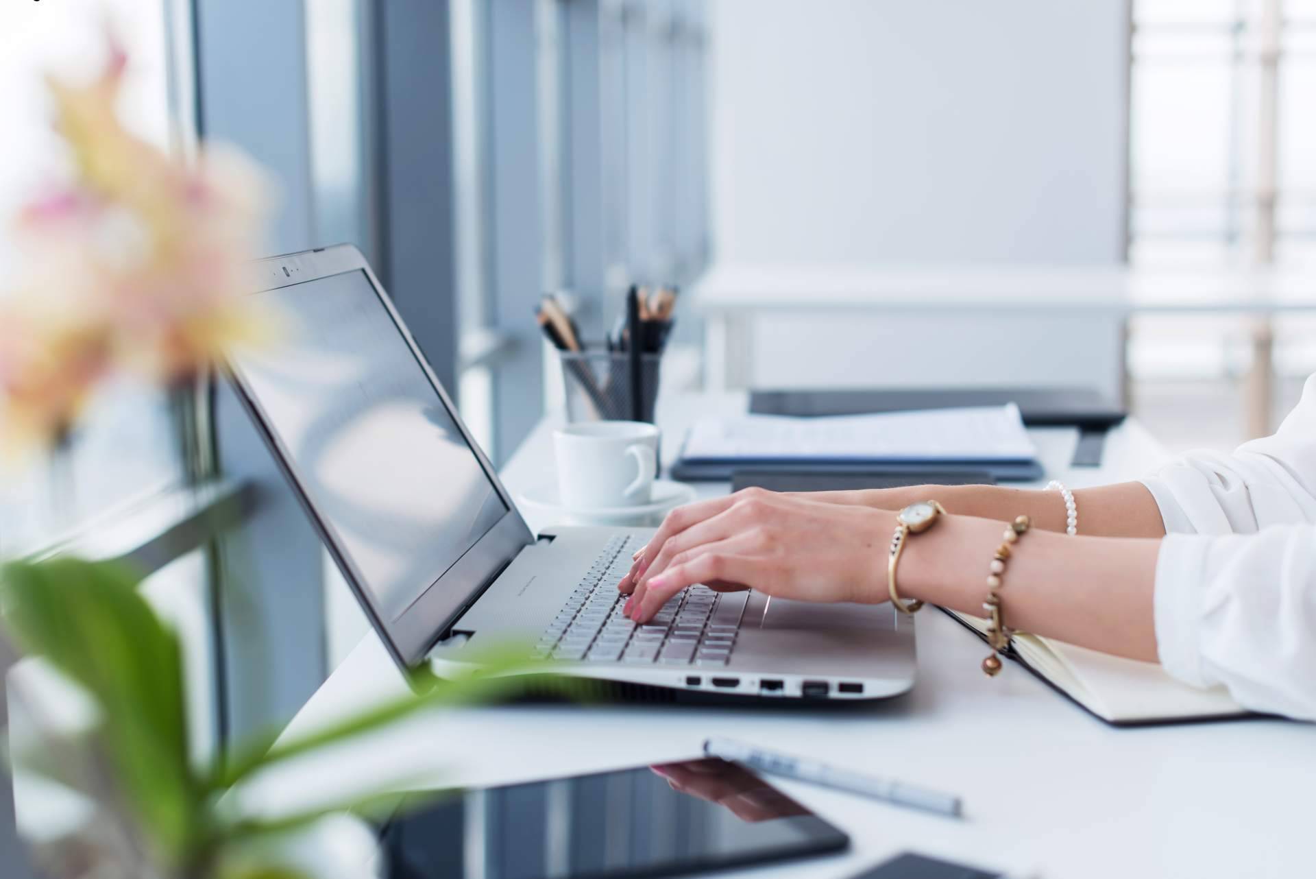 Esther Pina, una experta en copywriting que ayuda a las empresas a mejorar su relación con los clientes