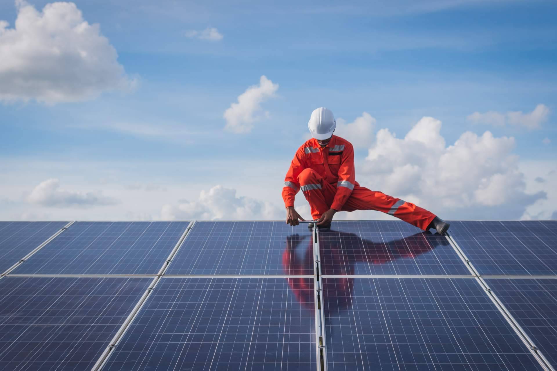 Multienergía Verde ofrece instalaciones fotovoltaicas y puntos de recarga a interés 0
