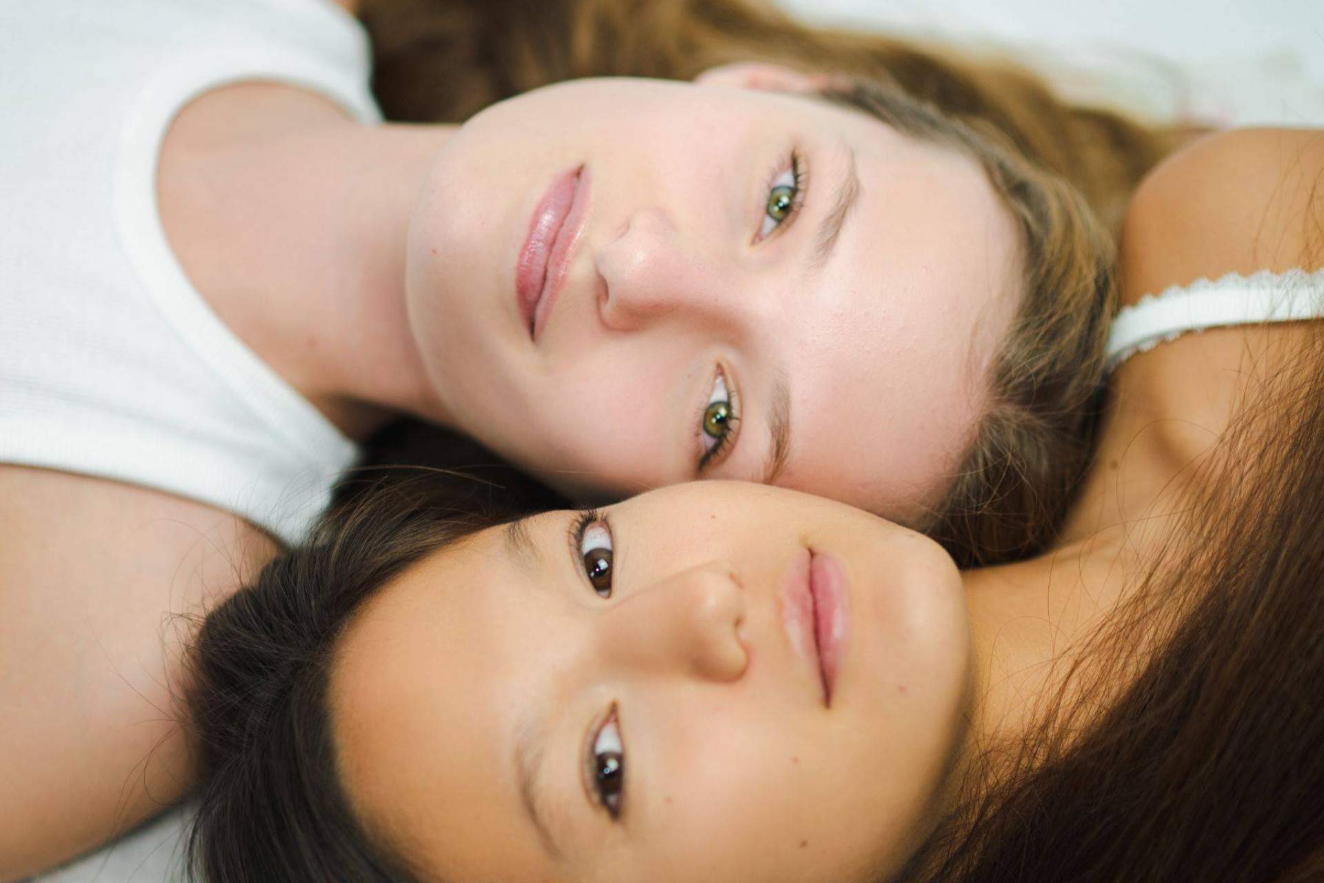 ¿Cuál es el momento adecuado para que los adolescentes comiencen a cuidar su rostro, según Nateena?