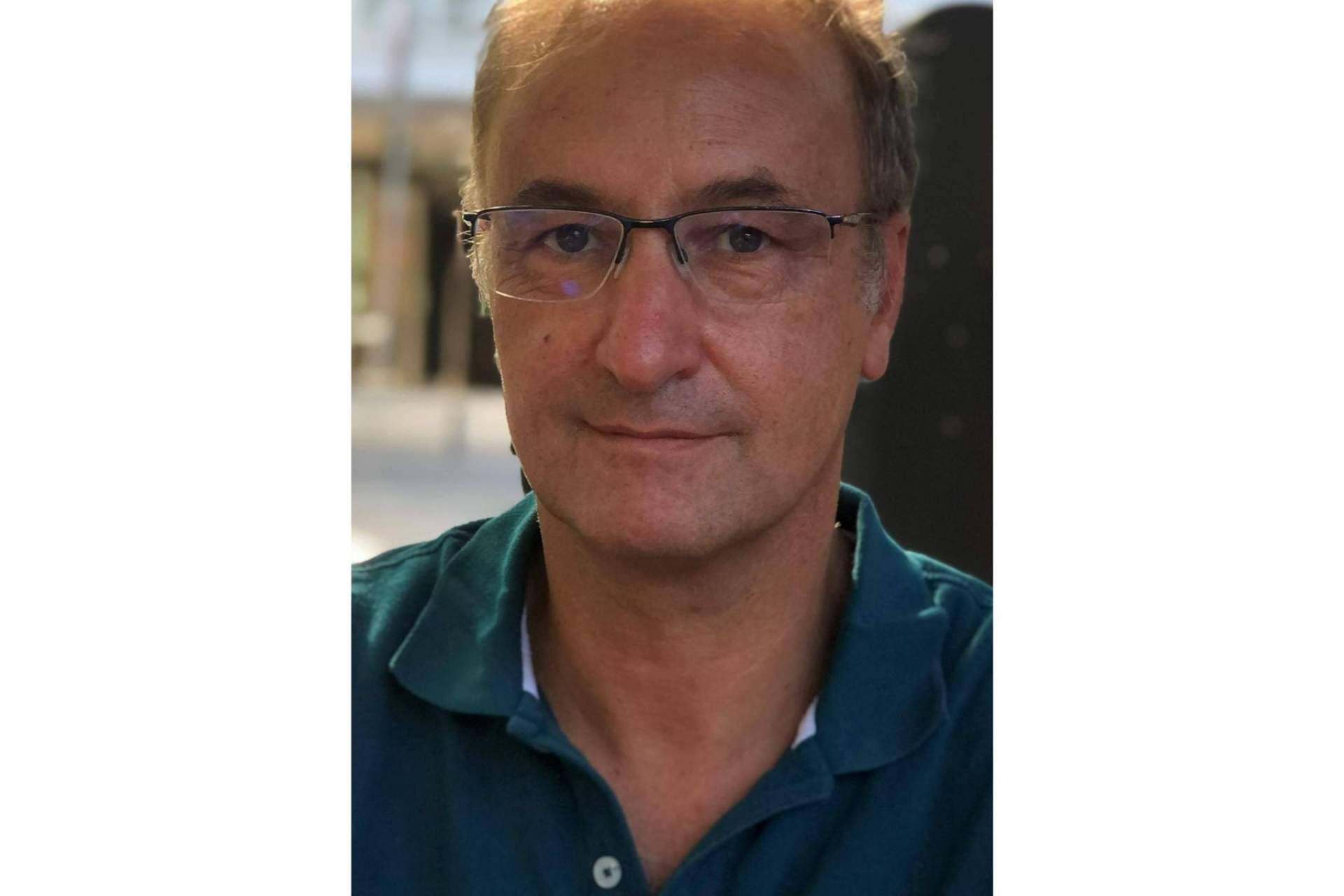 El poeta Feliciano Francisco González Muñoz publica 'Clamor de cristales rotos', un nuevo poemario ilustrado por Nicolás González Piris