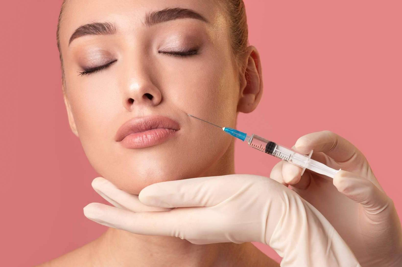 Hidratación de labios con ácido hialurónico en España con el tratamiento de 360Clinics