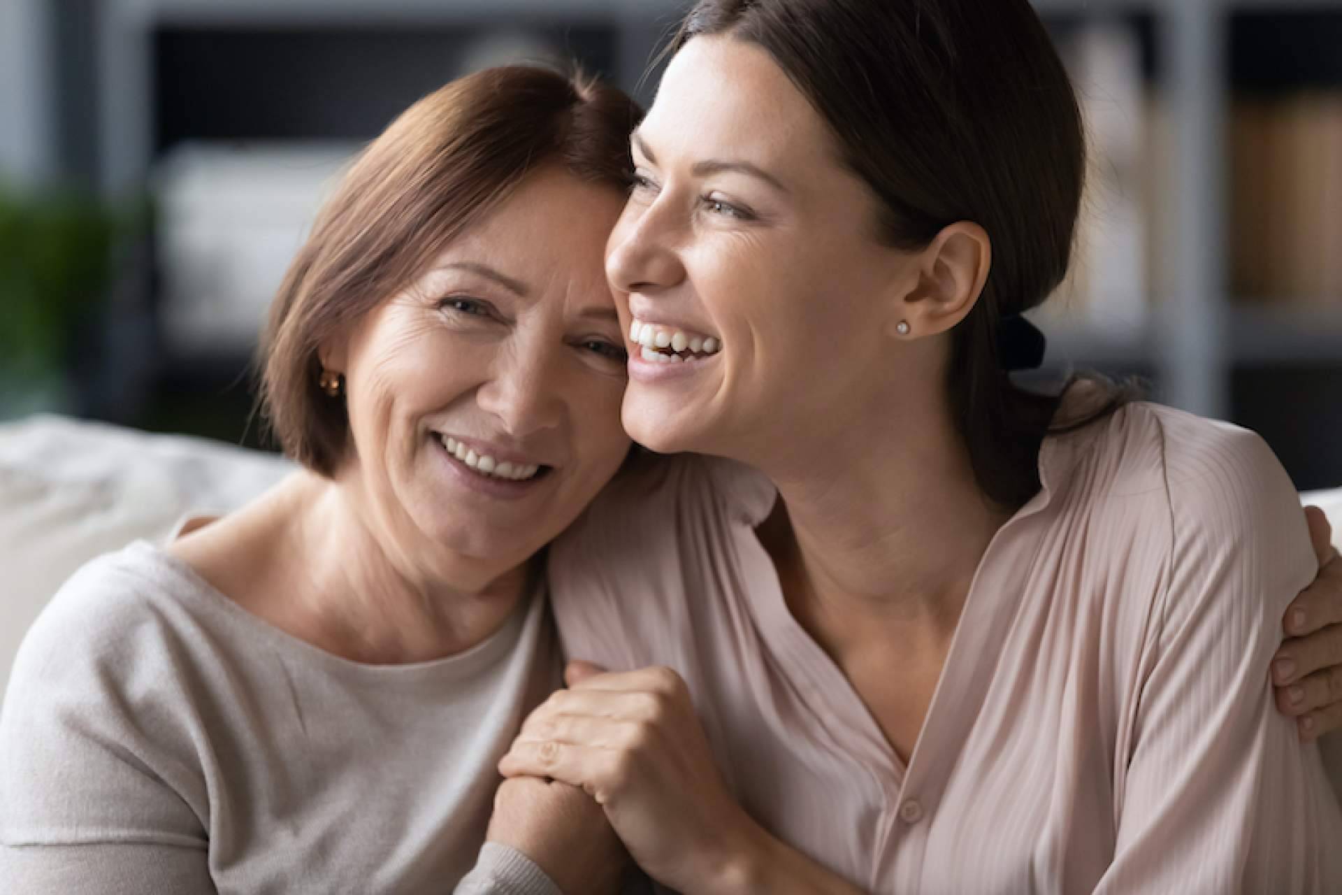 SelectiaHome, la agencia de niñeras que además proporciona un servicio de acompañamiento para personas mayores